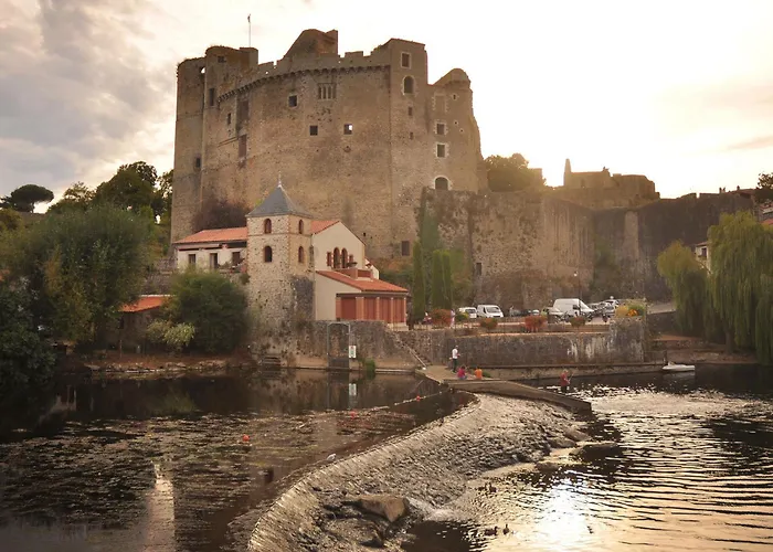 Rénové Avec Terrasse Et Jardin à Clisson, Proche Gare, Commerces, Restaurants Et Vignoble Nantais - Fr-1-306-900 Casa de Férias *